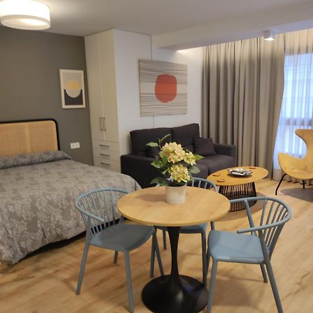 Apartamentos Leonor Малага Екстериор снимка
