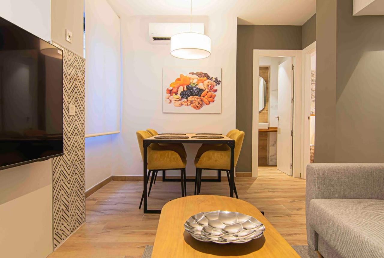 Apartamentos Leonor Малага Екстериор снимка