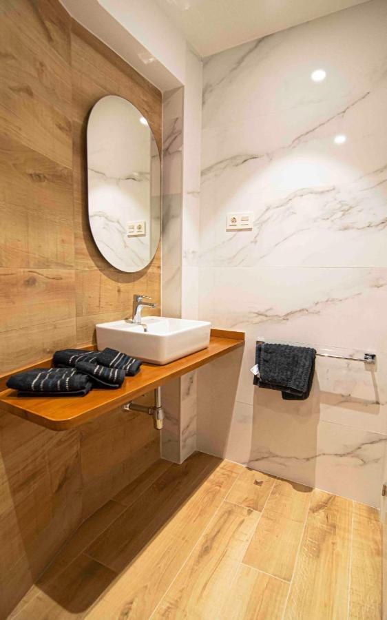 Apartamentos Leonor Малага Екстериор снимка