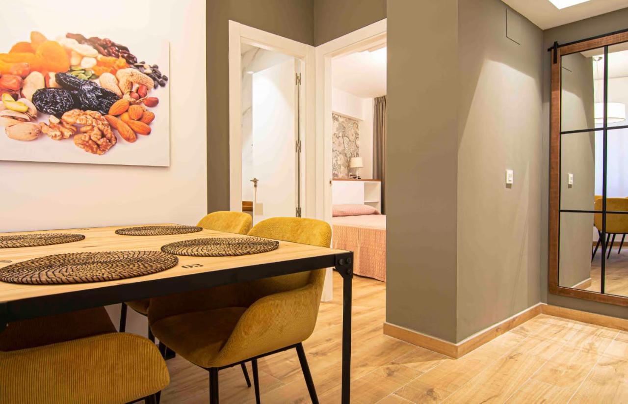 Apartamentos Leonor Малага Екстериор снимка