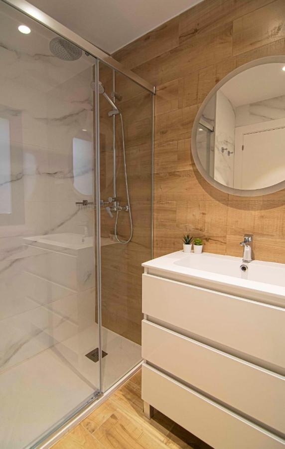 Apartamentos Leonor Малага Екстериор снимка