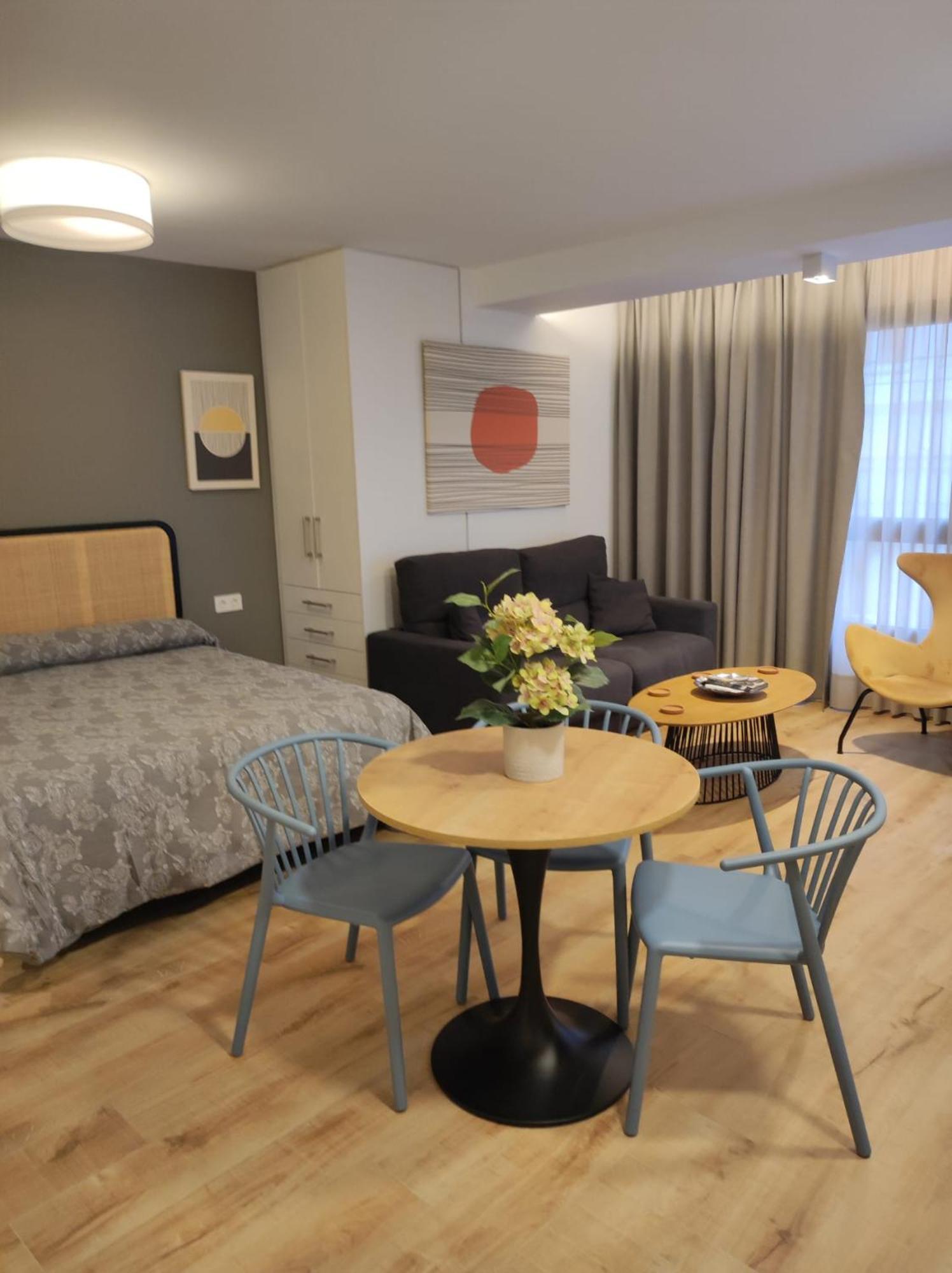 Apartamentos Leonor Малага Екстериор снимка