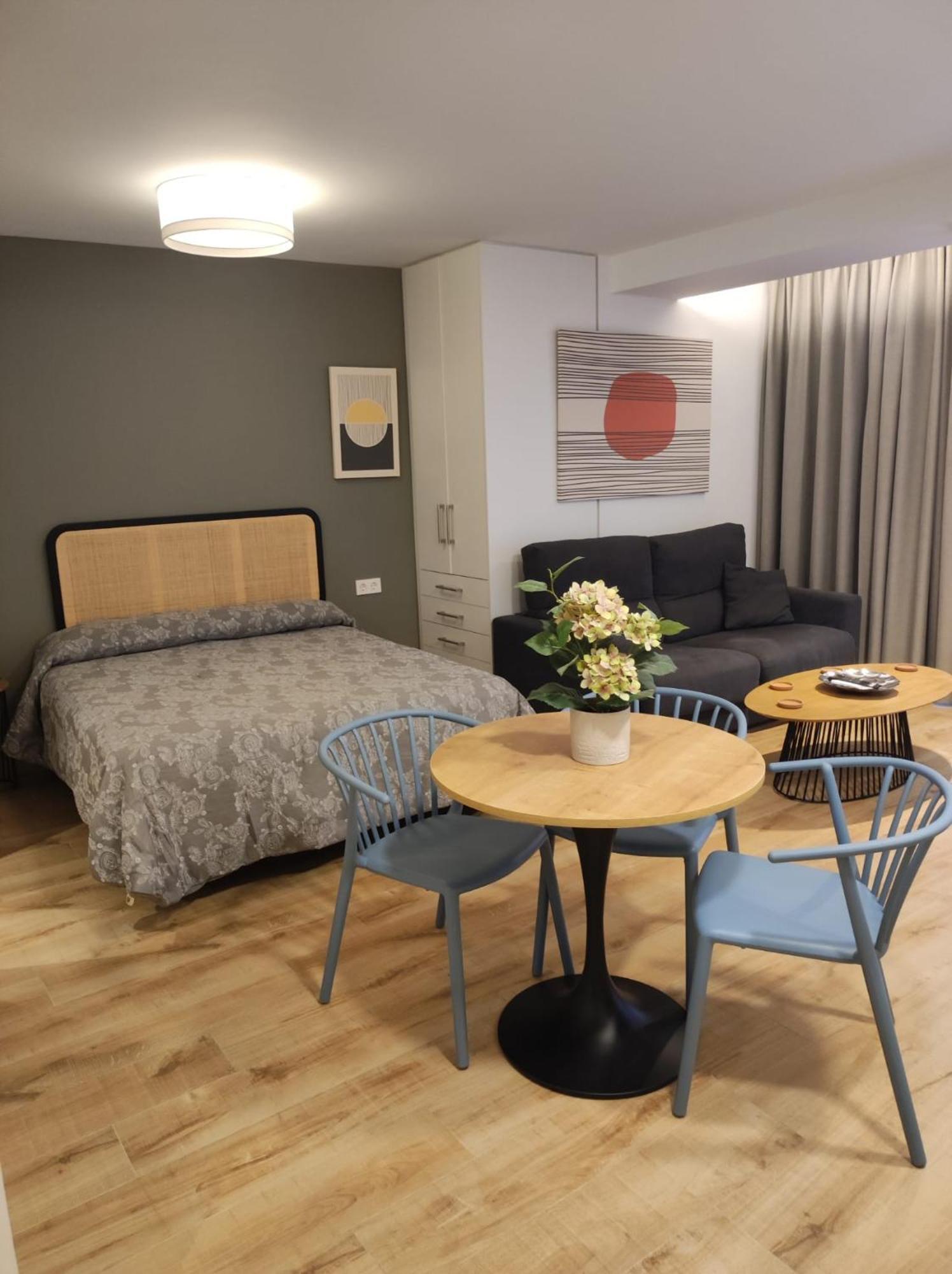 Apartamentos Leonor Малага Екстериор снимка