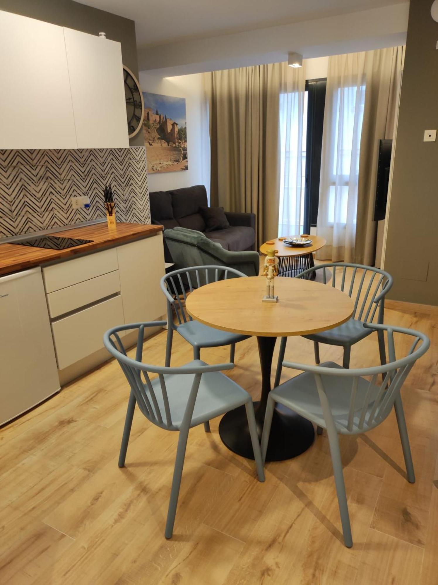 Apartamentos Leonor Малага Екстериор снимка